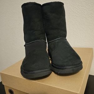 UGGClassic Short II Suede Water-Repellent Boots. Size 8